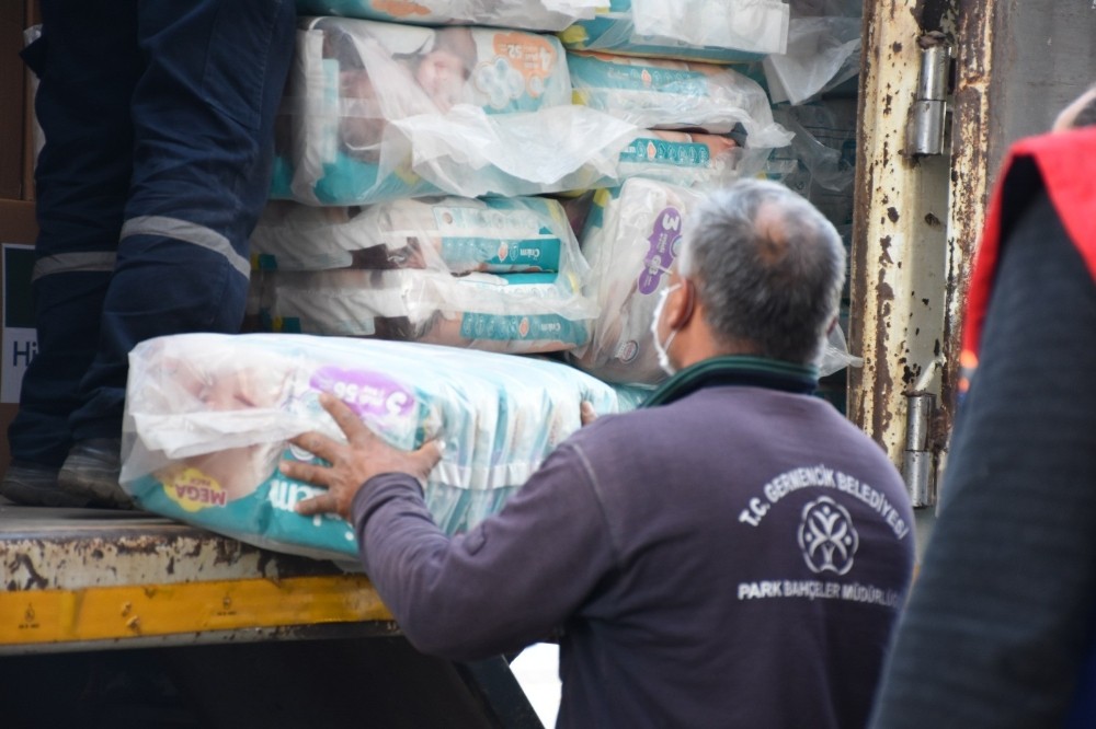 germencik belediyesi deprem yardim paketlerini ulastirdi 2 pIXr1Ybn Germencik Belediyesi deprem yardım paketlerini ulaştırdı