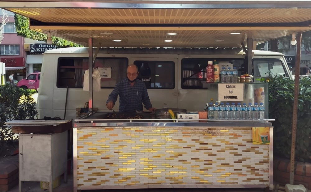 hem ekmegini kazaniyor hem gelenegi yasatiyor 1 US8jGZeS Hem ekmeğini kazanıyor, hem geleneği yaşatıyor