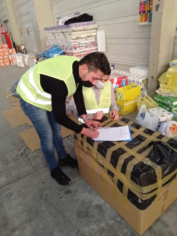 karacasu kaymakamligindan depremzedelere ve kurtarma ekiplerine maske destegi 4 GMsFRwrd Karacasu Kaymakamlığı’ndan depremzedelere ve kurtarma ekiplerine maske desteği