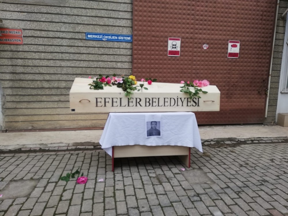 koronadan hayatini kaybeden hastane personeli is arkadaslari tarafindan anildi 1 D2i82wnK Koronadan hayatını kaybeden hastane personeli, iş arkadaşları tarafından anıldı