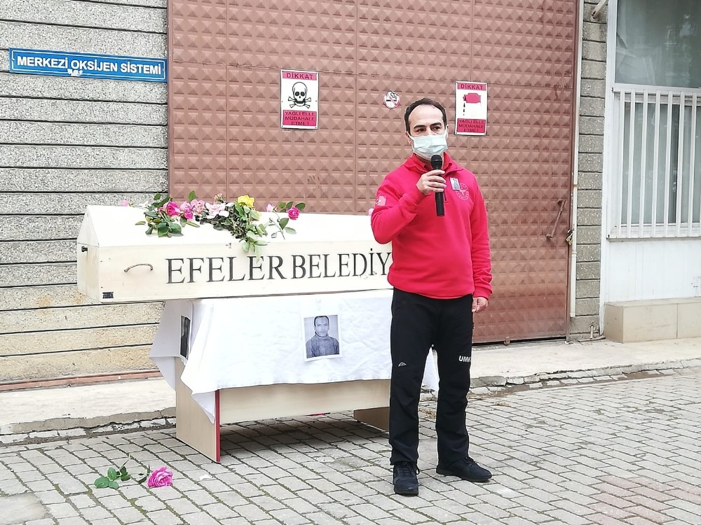 koronadan hayatini kaybeden hastane personeli is arkadaslari tarafindan anildi 2 3LNGXlOU Koronadan hayatını kaybeden hastane personeli, iş arkadaşları tarafından anıldı