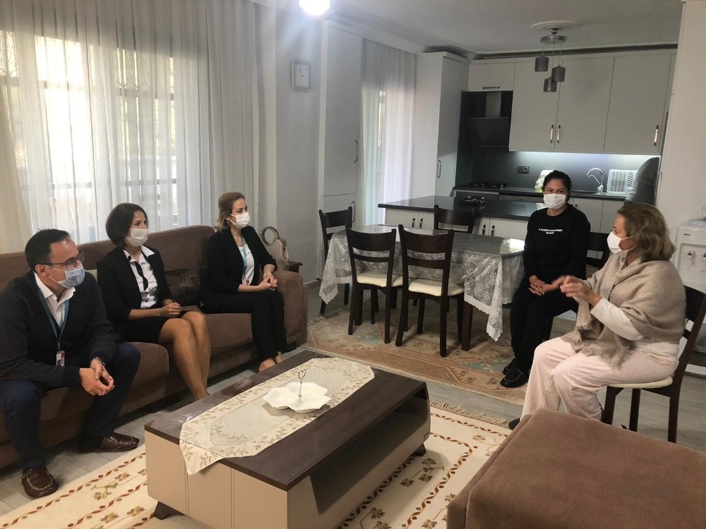 kovid 19u yenen 61 yasindaki hasta saglik calisanlarina tesekkur etti 2 l4JqRc8n Kovid-19’u yenen 61 yaşındaki hasta sağlık çalışanlarına teşekkür etti