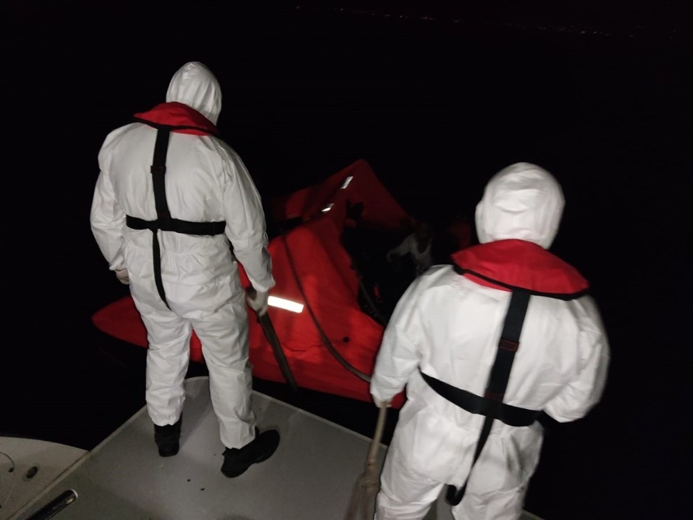 kusadasi aciklarinda can sallari icinde 36 gocmen kurtarildi 1 AnVtLkQa Kuşadası açıklarında can salları içinde 36 göçmen kurtarıldı