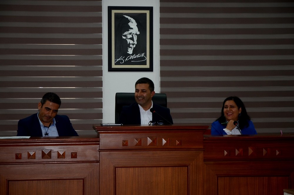 kusadasi belediye meclisinde mobil ikram araci tartismasi 1 Bhtp718E Kuşadası Belediye Meclisi’nde mobil ikram aracı tartışması