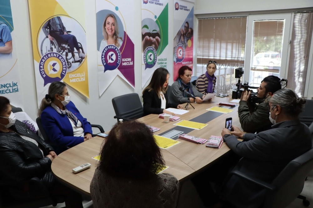 kusadasi kent konseyinde kadina siddetle mucadele toplantisi yapildi 1 dWk858KL Kuşadası Kent Konseyi’nde Kadına Şiddetle Mücadele toplantısı yapıldı