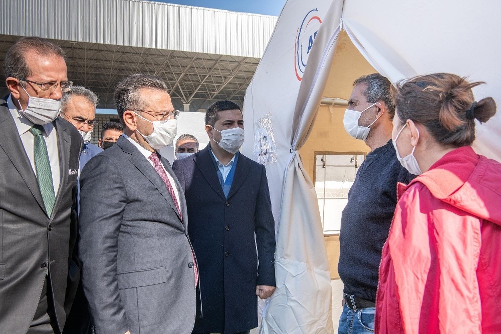 kusadasi kriz masasi depremzedelerin yaninda 3 muIGdJWk Kuşadası kriz masası depremzedelerin yanında