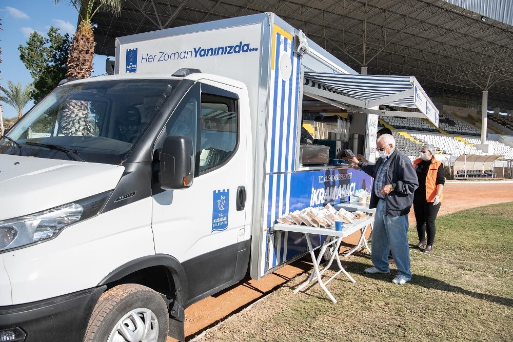 kusadasi kriz masasi depremzedelerin yaninda 5 SluBczLj Kuşadası kriz masası depremzedelerin yanında