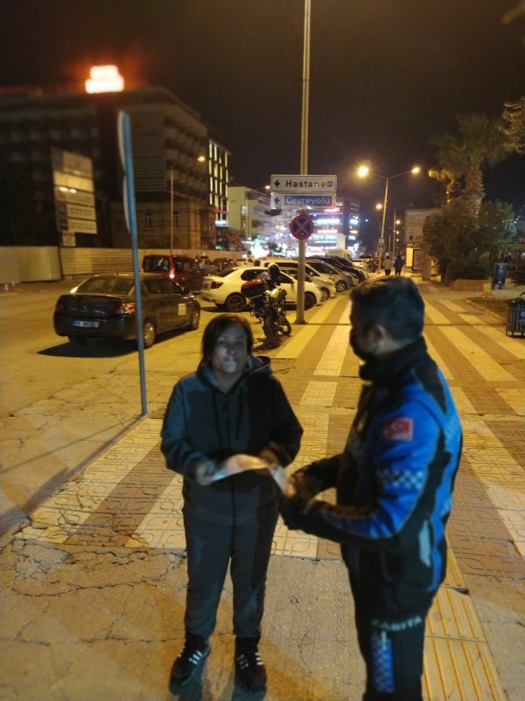 kusadasi zabitasindan maske ve sigara denetimi 2 6RmK1adB Kuşadası zabıtası’ndan maske ve sigara denetimi