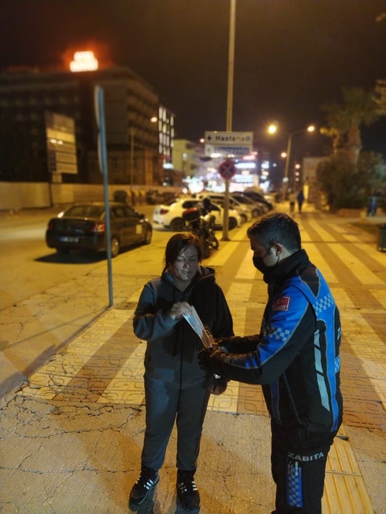 kusadasi zabitasindan maske ve sigara denetimi 5 TYSJ3nQD Kuşadası zabıtası’ndan maske ve sigara denetimi