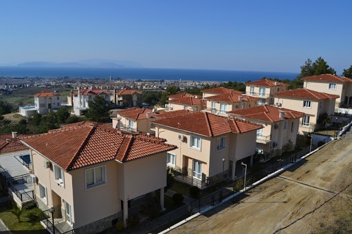 kusadasinda 1832 hasar basvurusu yapildi 56 agir hasarli bina var 1 BZTFCQQ7 Kuşadası’nda 1832 hasar başvurusu yapıldı, 56 ağır hasarlı bina var