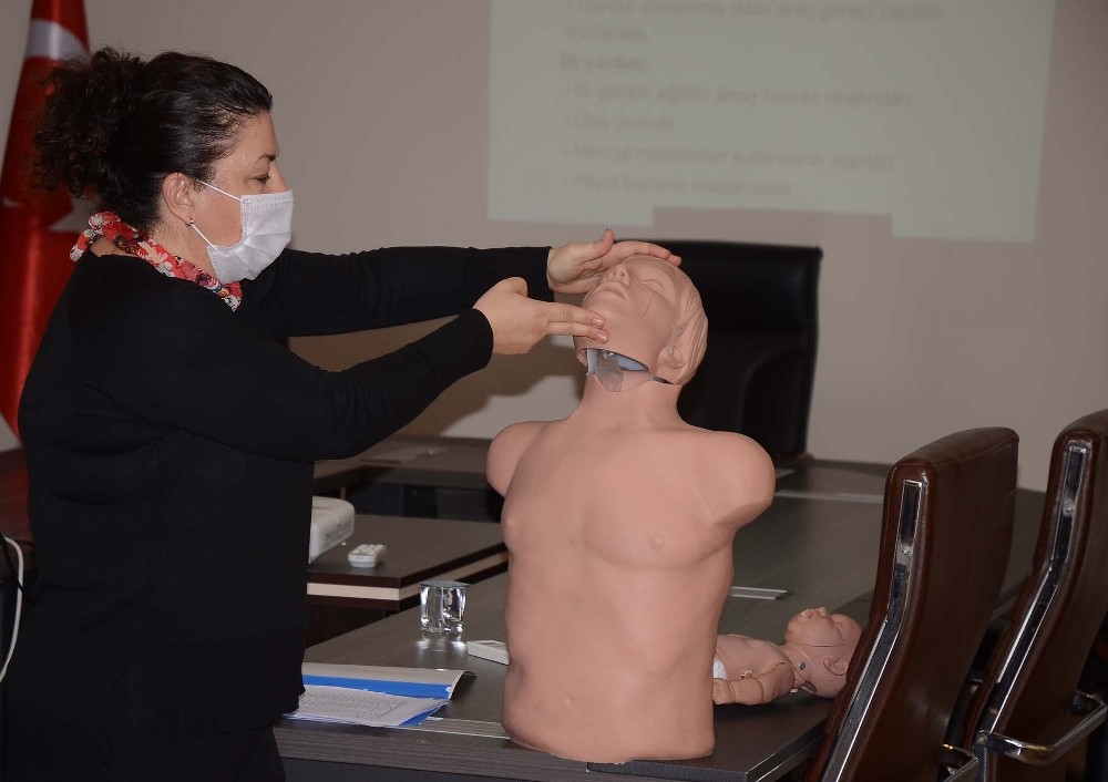 kusadasinda belediye personeline ilk yardim egitimi verildi 2 Kuşadası’nda belediye personeline ilk yardım eğitimi verildi