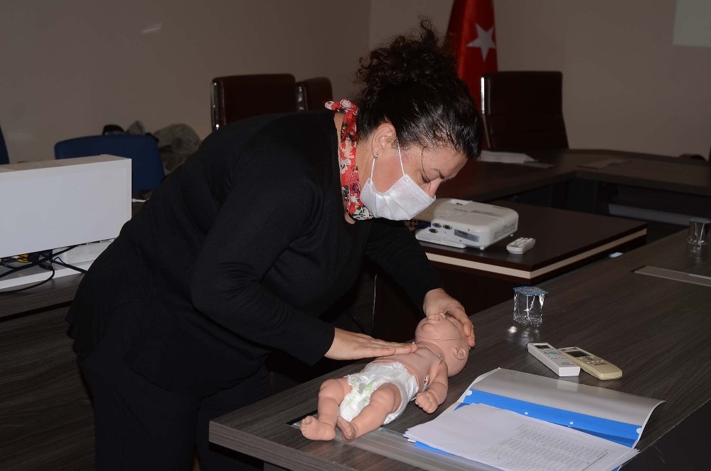 kusadasinda belediye personeline ilk yardim egitimi verildi 3 PDScms1j Kuşadası’nda belediye personeline ilk yardım eğitimi verildi