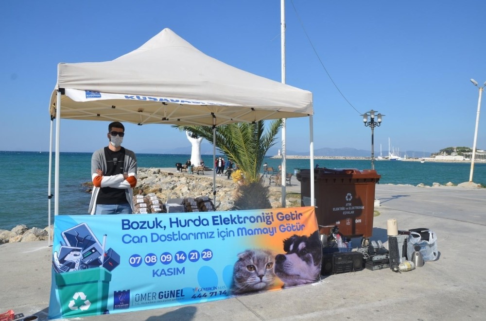 kusadasinda elektronik atigini getir can dostlara mama gotur kampanyasi 1 MQ8tLb8M Kuşadası’nda “ Elektronik atığını getir, can dostlara mama götür “ kampanyası