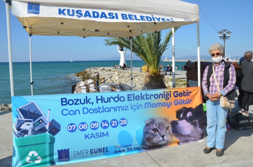 kusadasinda elektronik atigini getir can dostlara mama gotur kampanyasi 2 1zldhYnH Kuşadası’nda “ Elektronik atığını getir, can dostlara mama götür “ kampanyası