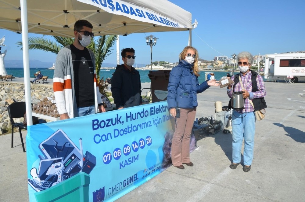 kusadasinda elektronik atigini getir can dostlara mama gotur kampanyasi 5 s77sqGpC Kuşadası’nda “ Elektronik atığını getir, can dostlara mama götür “ kampanyası