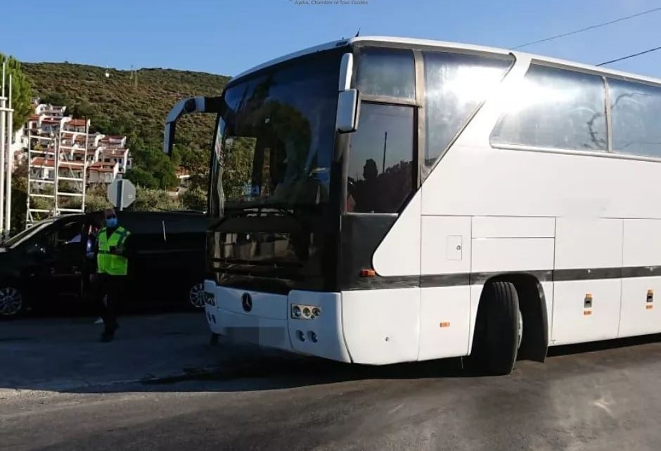 kusadasinda kacak tur ve koronavirus denetimi 1 QdKIpbyM Kuşadası’nda kaçak tur ve koronavirüs denetimi