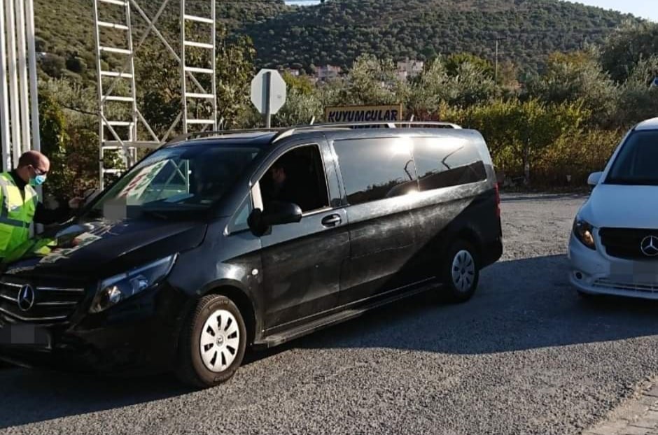 kusadasinda kacak tur ve koronavirus denetimi 3 EWR8bylA Kuşadası’nda kaçak tur ve koronavirüs denetimi