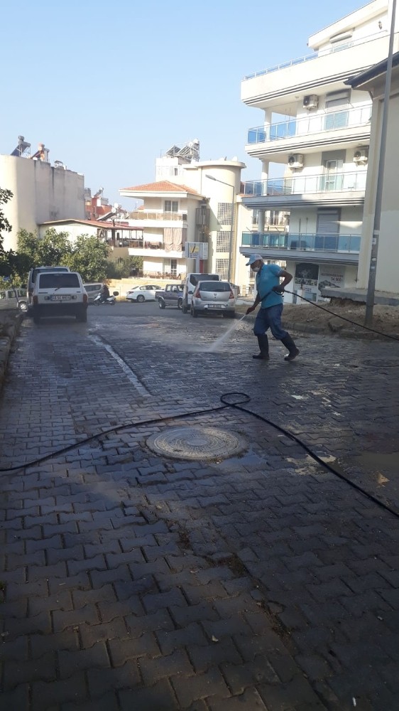 kusadasinda tum cadde ve sokaklar dezenfekte ediliyor 1 PRhDvSR2 Kuşadası’nda tüm cadde ve sokaklar dezenfekte ediliyor
