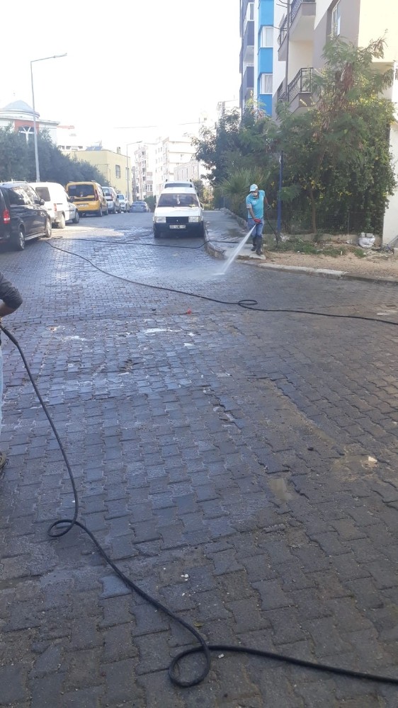 kusadasinda tum cadde ve sokaklar dezenfekte ediliyor 2 Kuşadası’nda tüm cadde ve sokaklar dezenfekte ediliyor
