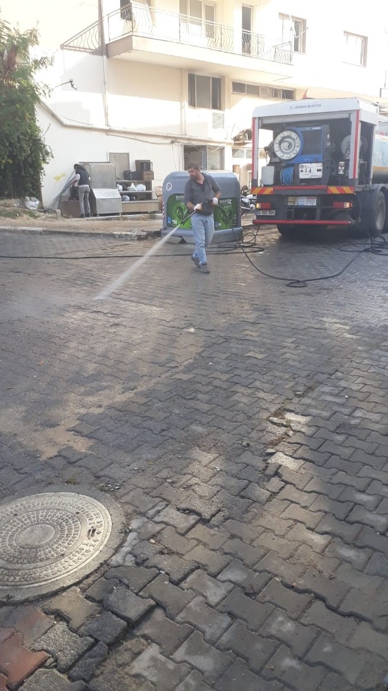 kusadasinda tum cadde ve sokaklar dezenfekte ediliyor 3 Kuşadası’nda tüm cadde ve sokaklar dezenfekte ediliyor