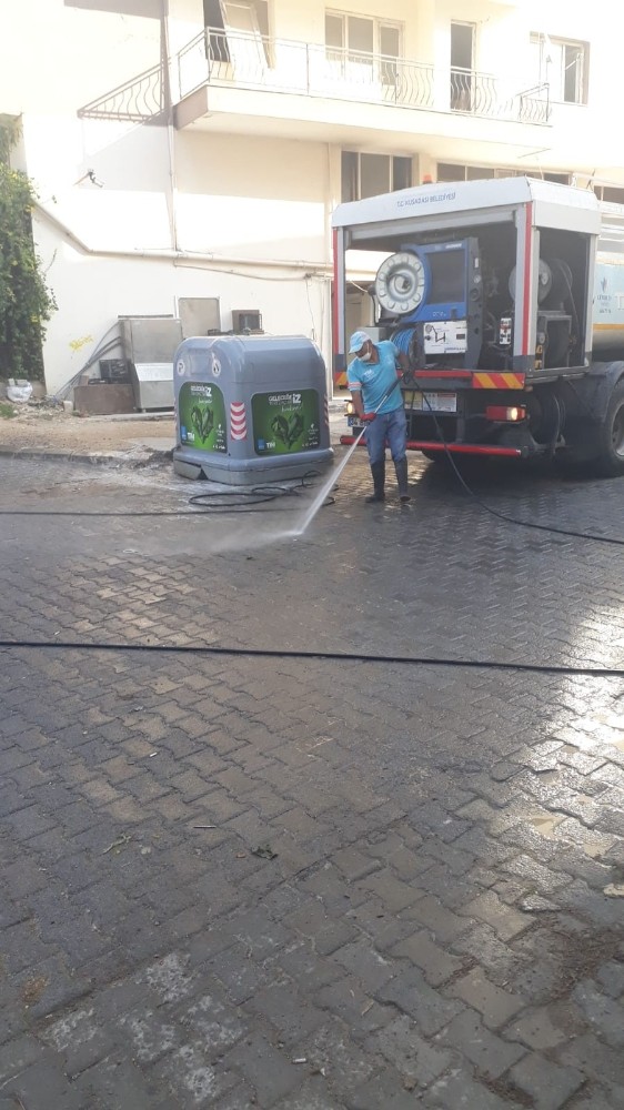 kusadasinda tum cadde ve sokaklar dezenfekte ediliyor 6 vYApJrE4 Kuşadası’nda tüm cadde ve sokaklar dezenfekte ediliyor
