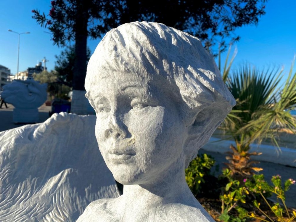 kusadasinda uluslararasi sanatcilarin yaptigi heykeller saldiriya ugradi 2 SLcXUPn4 Kuşadası’nda uluslararası sanatçıların yaptığı heykeller saldırıya uğradı