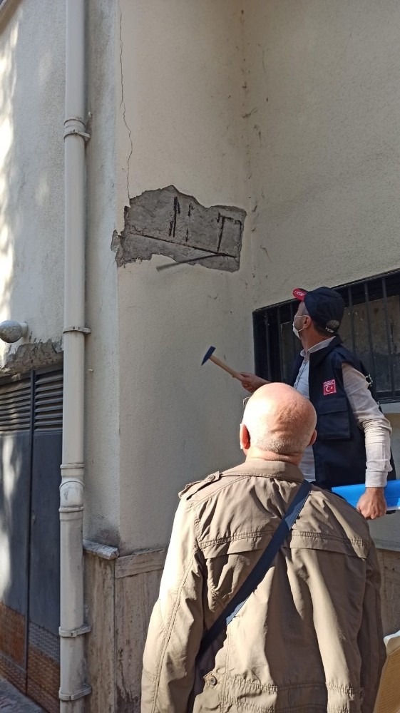 kusadasindaki kamu binalarinda hasar tespiti yapildi 3 pHapt4CJ Kuşadası’ndaki kamu binalarında hasar tespiti yapıldı