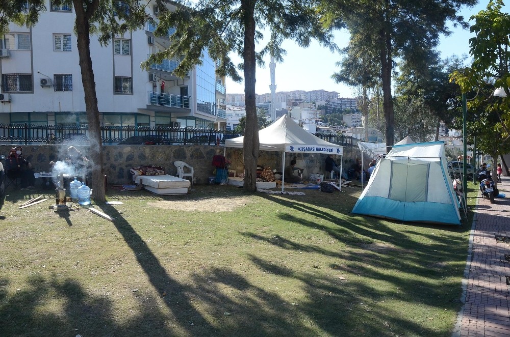 kusadasindaki kriz masasi calismalarini surduruyor 1 Od13mtXE Kuşadası’ndaki kriz masası çalışmalarını sürdürüyor