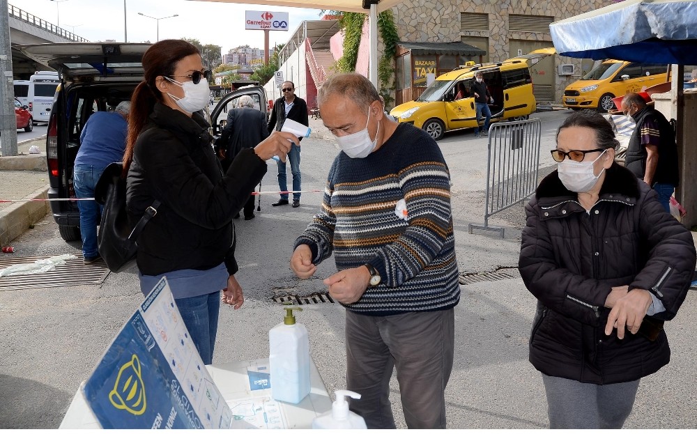 kusadasindaki pazar yerleri korona viruse karsi tam korumali hale getirildi 3 Le1K6lBp Kuşadası’ndaki pazar yerleri korona virüse karşı tam korumalı hale getirildi