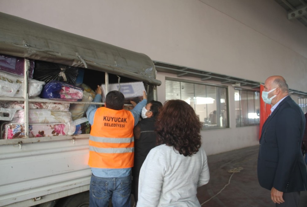 Kuyucak’tan İzmirli depremzedelere yardım aracı yola çıktı 1 kuyucaktan izmirli depremzedelere yardim araci yola cikti 1 sijnMA5a Kuyucak’tan İzmirli depremzedelere yardım aracı yola çıktı