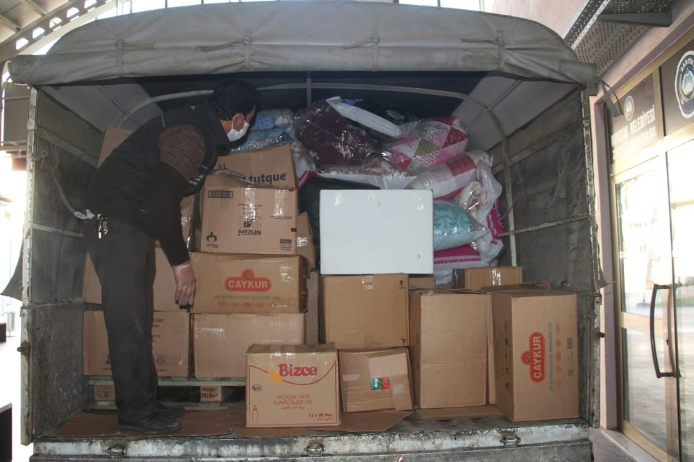 Kuyucak’tan İzmirli depremzedelere yardım aracı yola çıktı 2 kuyucaktan izmirli depremzedelere yardim araci yola cikti 2 Ew4a9CNu Kuyucak’tan İzmirli depremzedelere yardım aracı yola çıktı