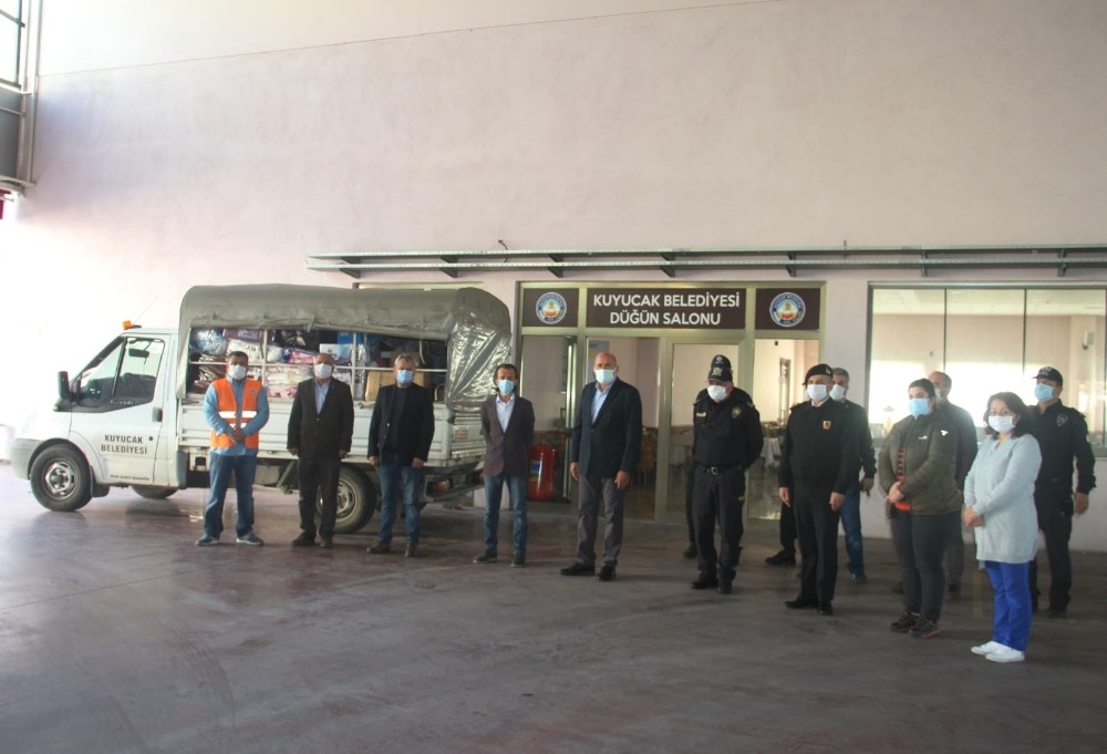 Kuyucak’tan İzmirli depremzedelere yardım aracı yola çıktı 3 kuyucaktan izmirli depremzedelere yardim araci yola cikti 3 HEDZlAgM Kuyucak’tan İzmirli depremzedelere yardım aracı yola çıktı