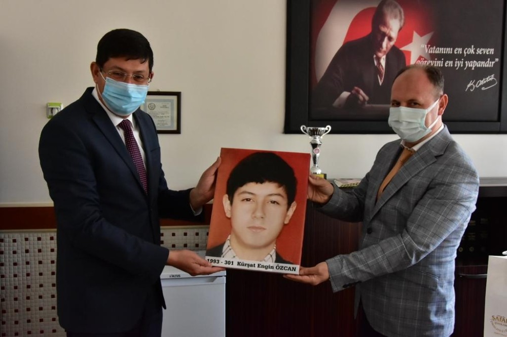 nazilli belediye baskani ozcan gune ilkokul ogretmenini ziyaret ederek basladi 2 Nazilli Belediye Başkanı Özcan, güne ilkokul öğretmenini ziyaret ederek başladı