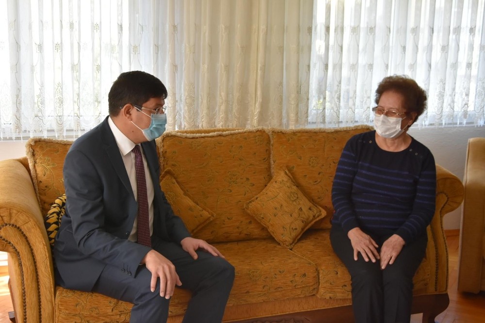 nazilli belediye baskani ozcan gune ilkokul ogretmenini ziyaret ederek basladi 3 ORNpw4tW Nazilli Belediye Başkanı Özcan, güne ilkokul öğretmenini ziyaret ederek başladı