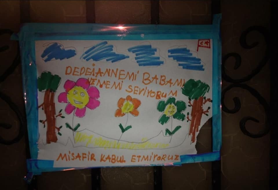 ogrencilerden korona viruse karsi resimli misafir uyarisi 1 Xa4Nldds Öğrencilerden Korona virüse karşı resimli misafir uyarısı