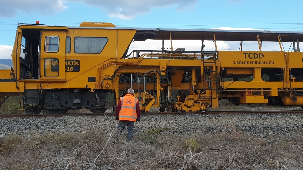 otobus kazasinda zarar goren demiryolu onarildi 3 yWNLPT5P Otobüs kazasında zarar gören demiryolu onarıldı
