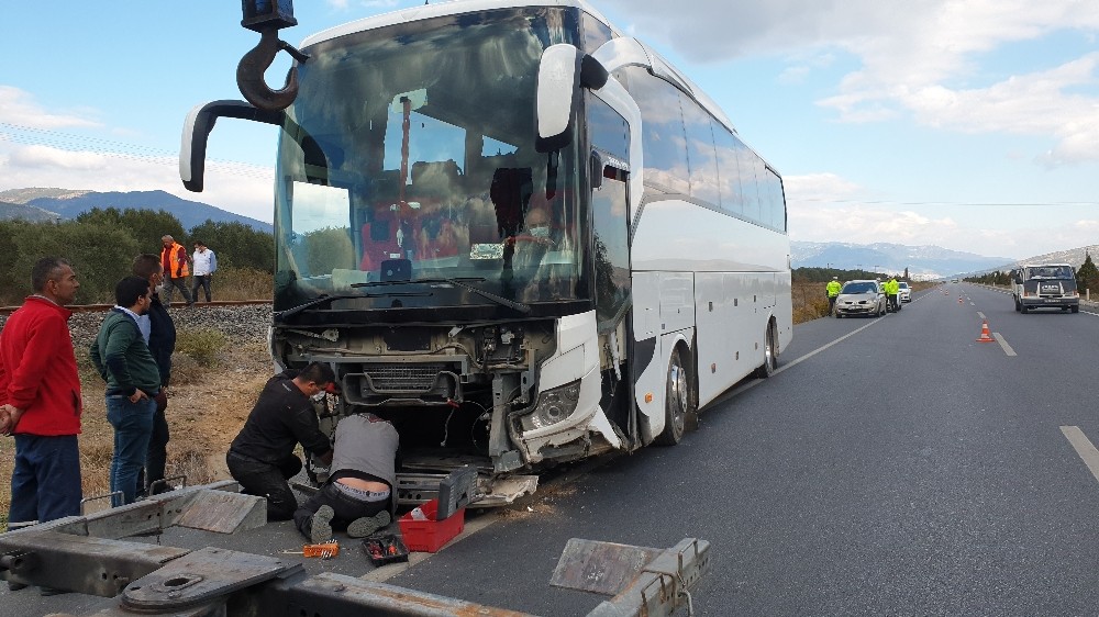 otobus kazasinda zarar goren demiryolu onarildi 6 HPWdQheZ Otobüs kazasında zarar gören demiryolu onarıldı