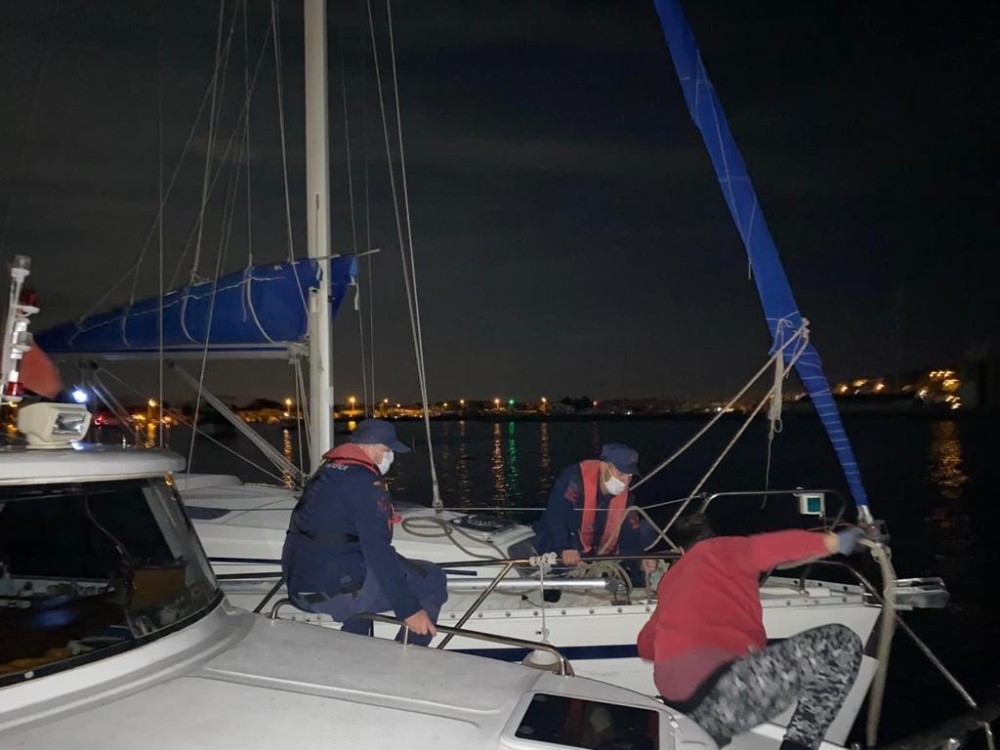 sahil guvenlik depremden etkilenenlerin yardimina kostu 1 RSIG62OG Sahil güvenlik depremden etkilenenlerin yardımına koştu