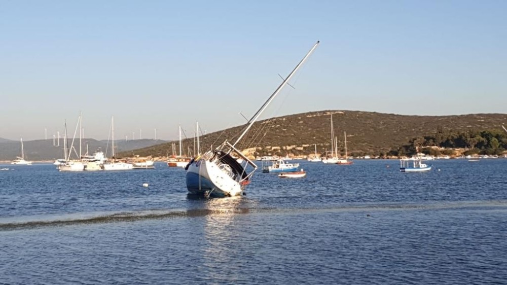 sahil guvenlik depremden etkilenenlerin yardimina kostu 2 jPh7XwAw Sahil güvenlik depremden etkilenenlerin yardımına koştu