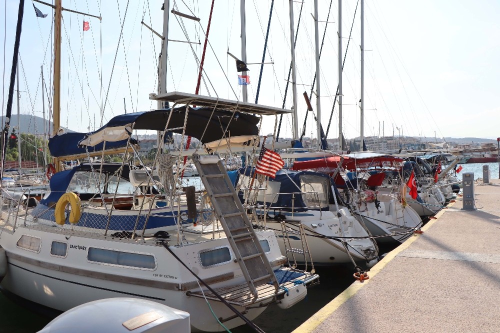 tsunamiden zarar goren tekne ve yatlar kusadasina getirildi 3 wi5lImZk Tsunamiden zarar gören tekne ve yatlar Kuşadası’na getirildi