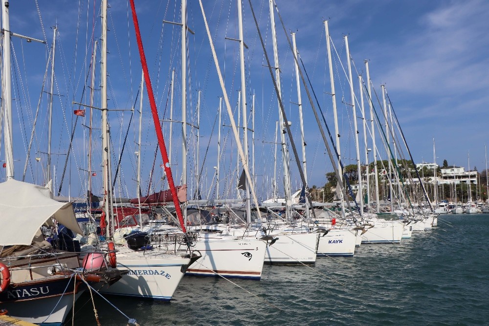 tsunamiden zarar goren tekne ve yatlar kusadasina getirildi 5 MJIDJBek Tsunamiden zarar gören tekne ve yatlar Kuşadası’na getirildi