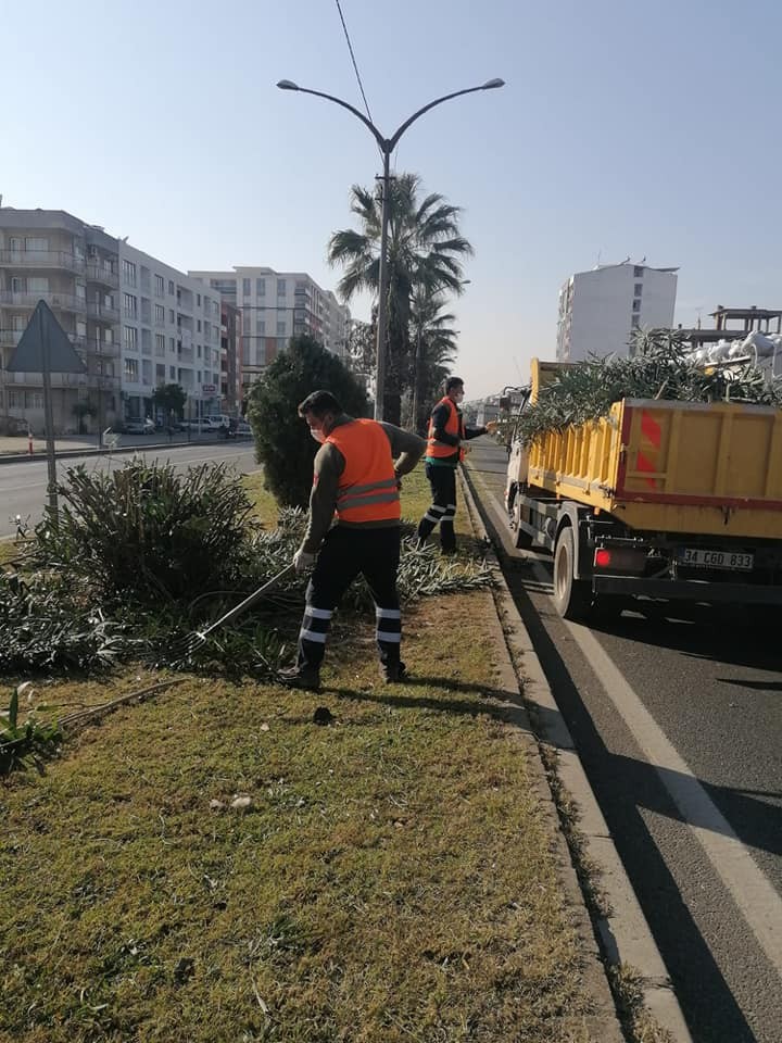 Umurlu’da yeşil alan temizlik çalışmaları devam ediyor 2 umurluda yesil alan temizlik calismalari devam ediyor 2 aLlQWitO Umurlu’da yeşil alan temizlik çalışmaları devam ediyor