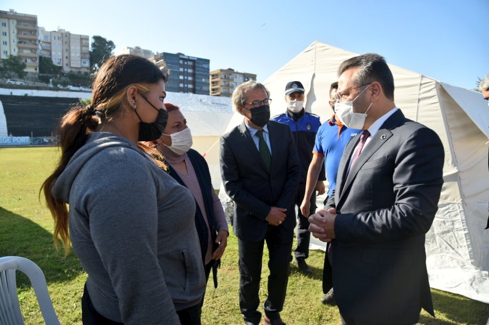 vali aksoy kusadasindaki cadirkentte incelemede bulundu 3 Vali Aksoy, Kuşadası’ndaki çadırkentte incelemede bulundu