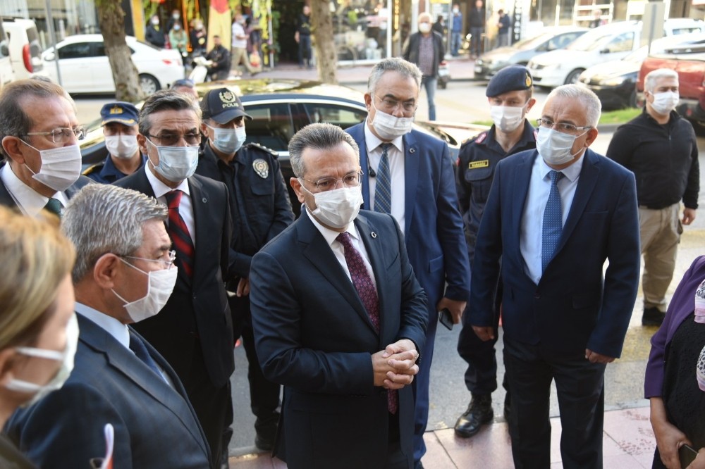 vali aksoy kusadasindaki maliye binasinda inceleme yapti 1 TaGqEeH4 Vali Aksoy, Kuşadası’ndaki maliye binasında inceleme yaptı