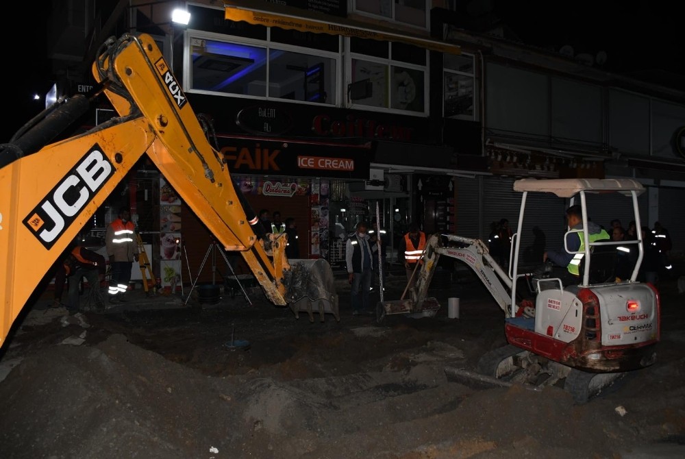 baskan gunel gece mesaisi yapan personele sicak corba ikram etti 1 Başkan Günel, gece mesaisi yapan personele sıcak çorba ikram etti