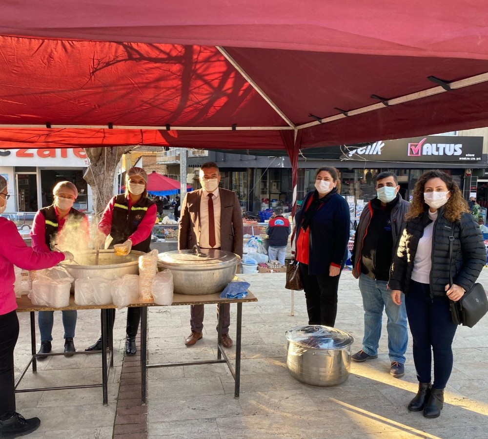 baskan ondesten pazar esnafina sicak corba ikrami 1 uOGDZMEH Başkan Öndeş’ten pazar esnafına sıcak çorba ikramı