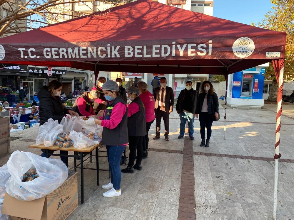 baskan ondesten pazar esnafina sicak corba ikrami 2 444BJQkE Başkan Öndeş’ten pazar esnafına sıcak çorba ikramı
