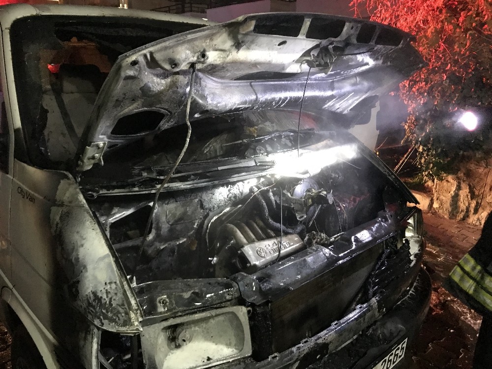 bir gun once tamir ettirdigi kamyoneti yandi 2 GA3swzkF Bir gün önce tamir ettirdiği kamyoneti yandı