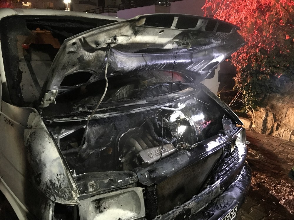 bir gun once tamir ettirdigi kamyoneti yandi 3 sQaXeHrP Bir gün önce tamir ettirdiği kamyoneti yandı