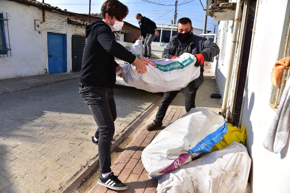 budanan agaclar ihtiyac sahiplerine yakacak oluyor 1 MfR5vDZK Budanan ağaçlar ihtiyaç sahiplerine yakacak oluyor